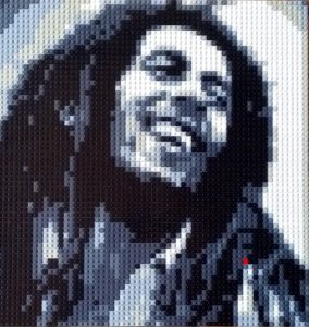 Portrait de Bob Marley en bricks de type Lego