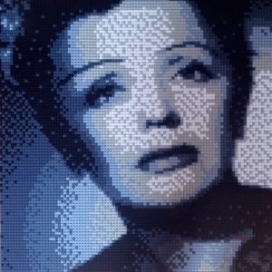 Portrait d'Edith Piaf en bricks de type Lego - 75x75 cm